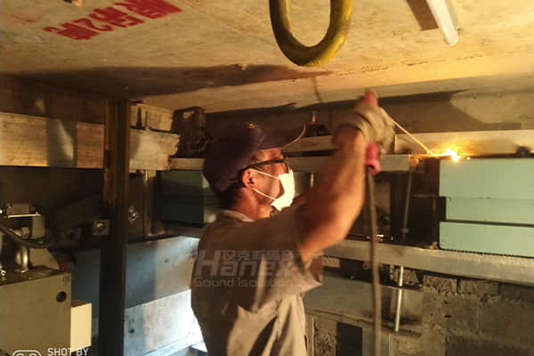 住戶室內(nèi)長(zhǎng)期遭受電梯困擾，該如何解決？